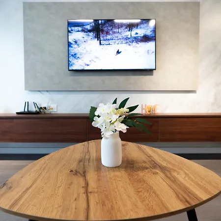 Soni Luxury 288 Plaza With Free Private Parking & Self Check-in