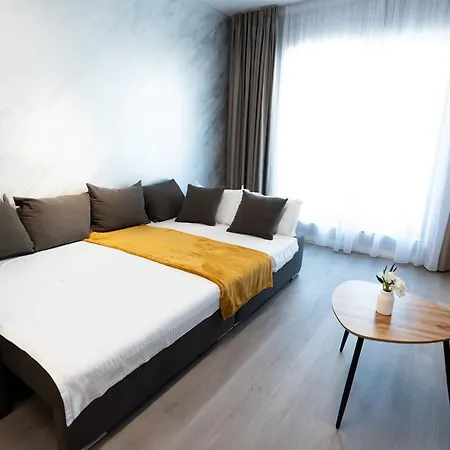 Soni Luxury 288 Plaza With Free Private Parking & Self Check-in * 布加勒斯特