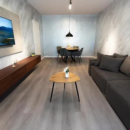 Soni Luxury 288 Plaza With Free Private Parking & Self Check-in *