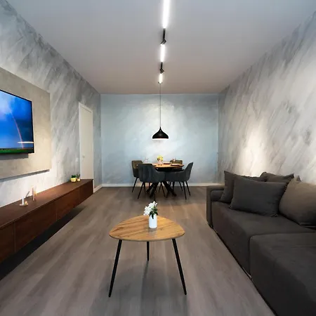 Soni Luxury 288 Plaza With Free Private Parking & Self Check-in * 布加勒斯特